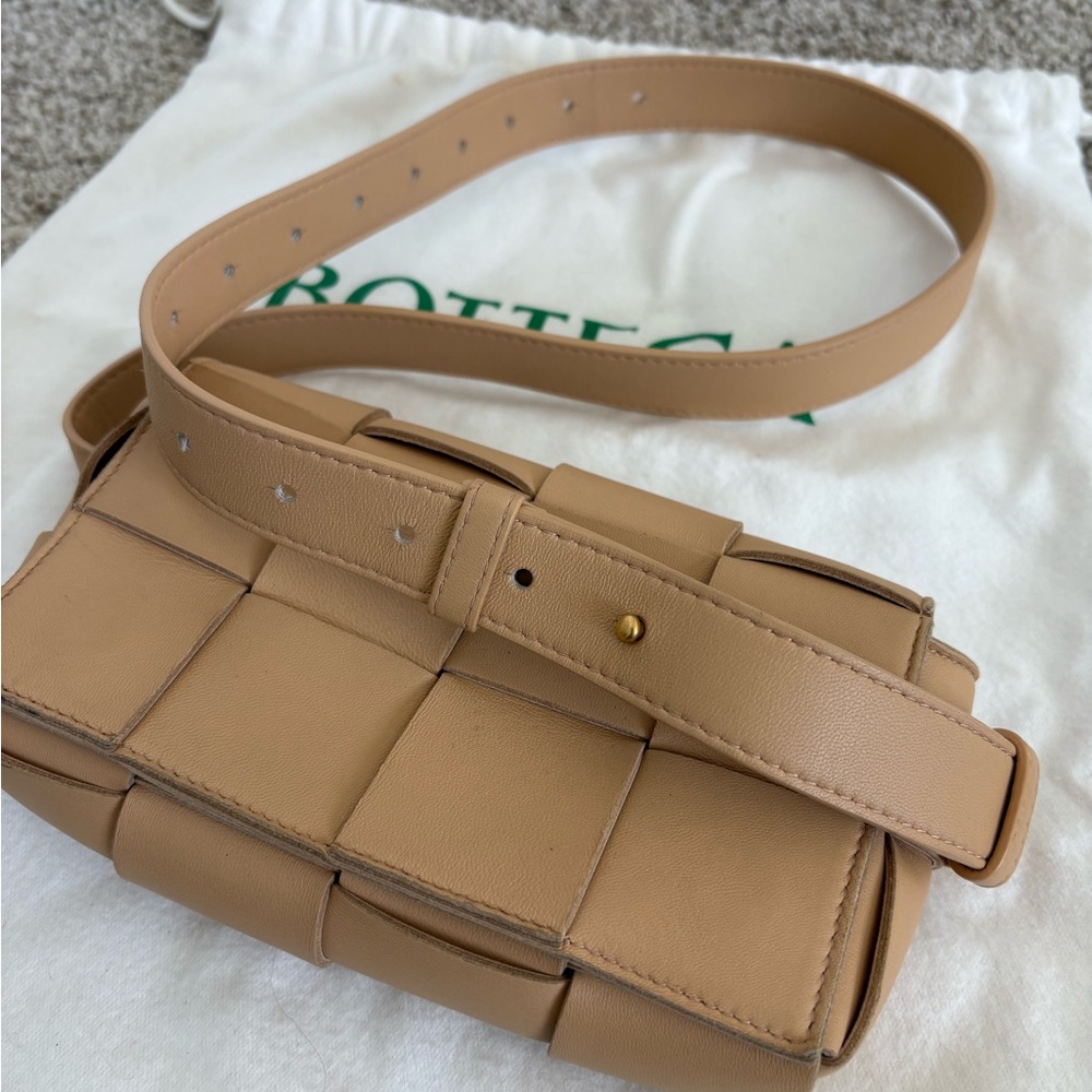 BOTTEGA VENETA Mini Cassette Porridge Woven Leather Belt Bag - Picture 8 of 9